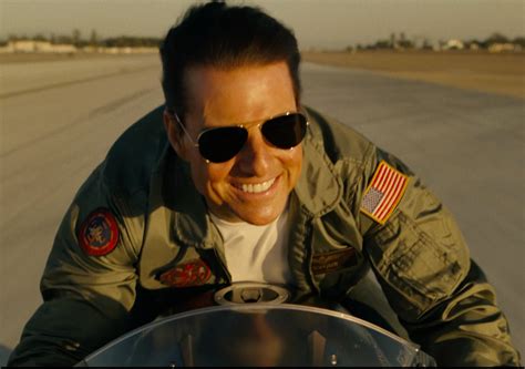 top gun ray ban aviator.